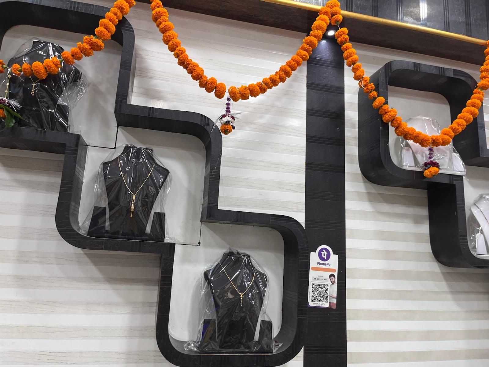 Sarrafa Bazar Chowk jewellery showroom