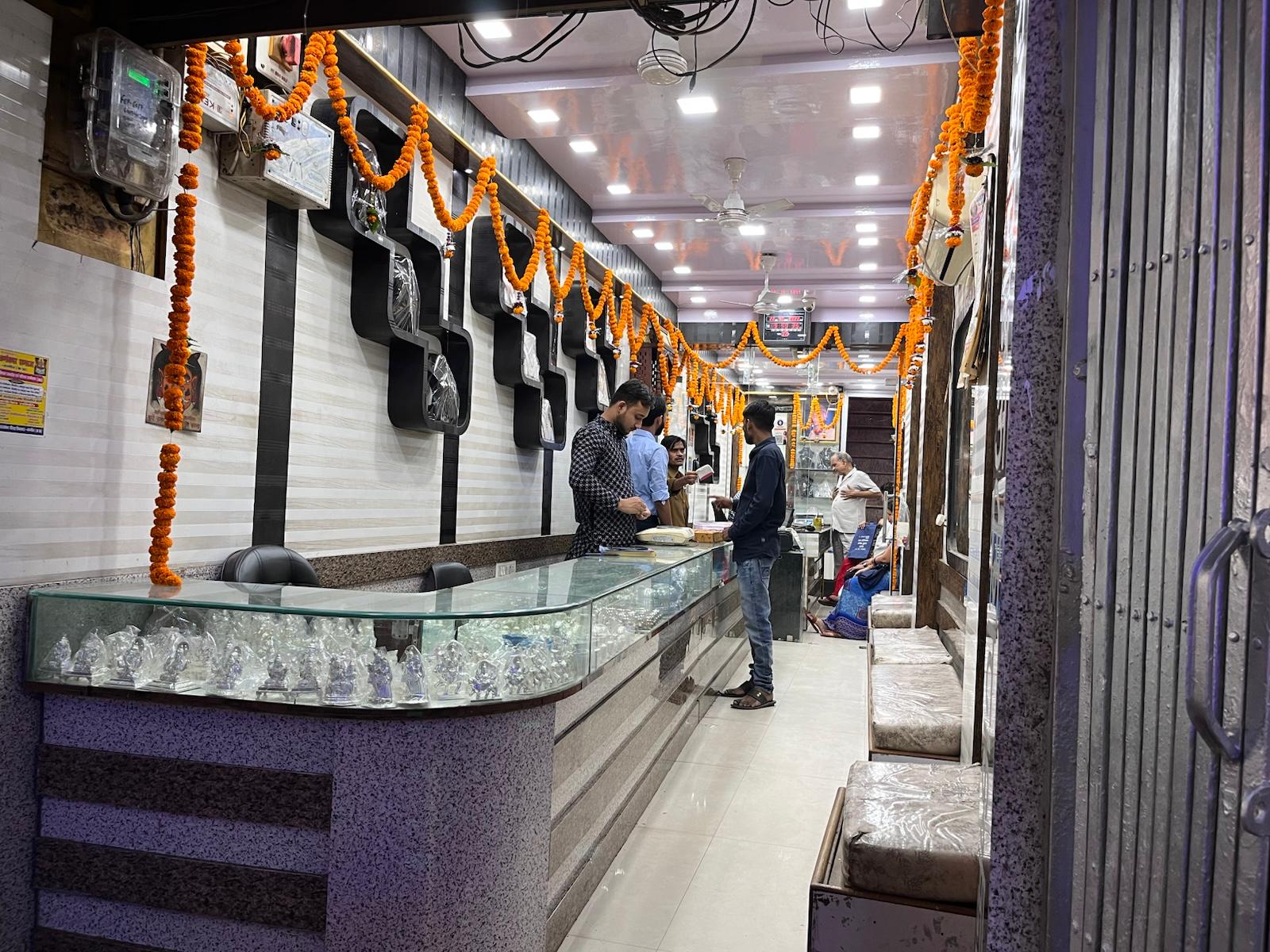 Sarrafa Bazar Chowk jewellery showroom